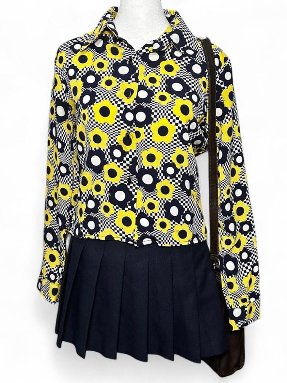 Women’s Vintage 1970’s Yellow Daisy & Checker print Button-up Blouse size Small
